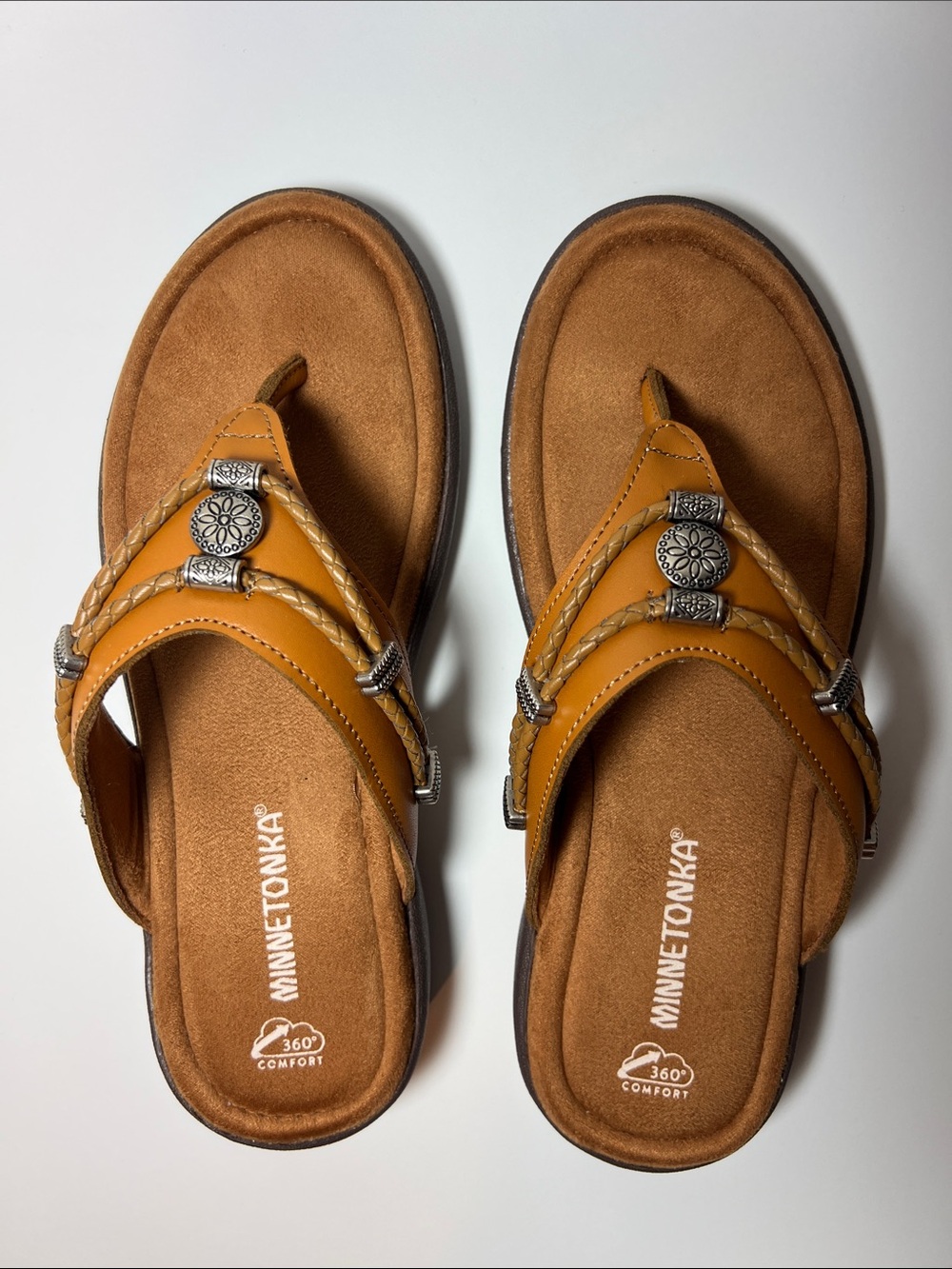 BNNU Minnetonka Silverthorne sandals size 8M cognac